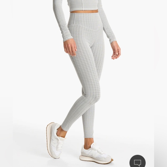 Vuori | Textured Chilled Out Legging | Houndstooth - Picture 2 of 16